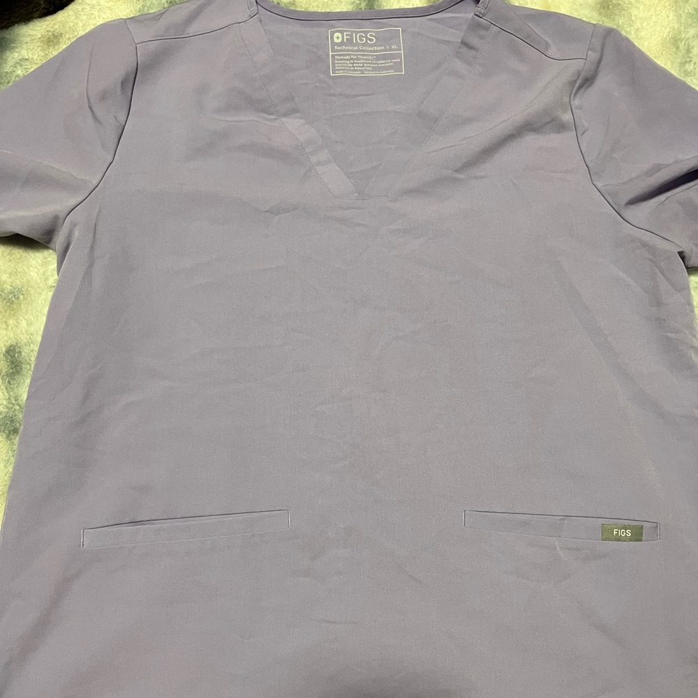 FIGS XL top and XLT pants